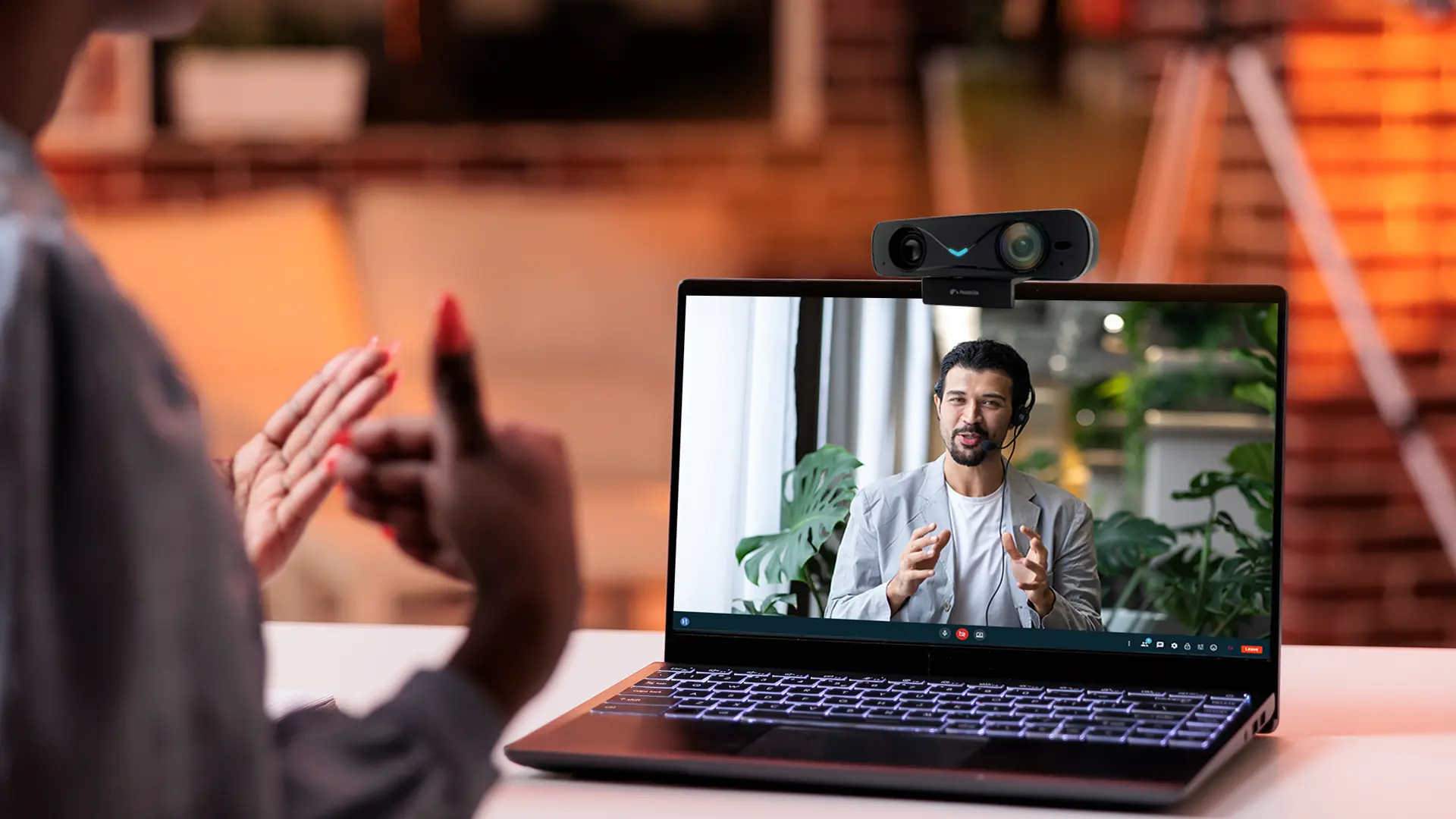 Compatible with Various Video Conferencing Software